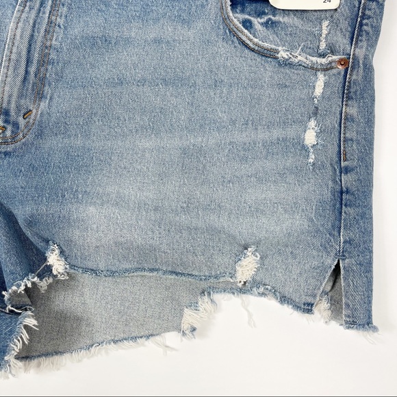 Abercrombie & Fitch Mom High Rise Distressed Denim Shorts 24 - Picture 6 of 14